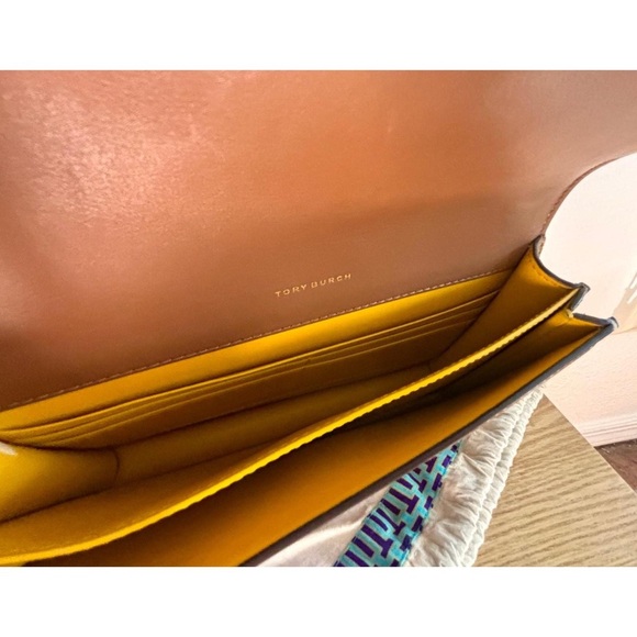 Tory Burch Brown Leather Crossbody Bag with Gold Details - Picture 4 of 4